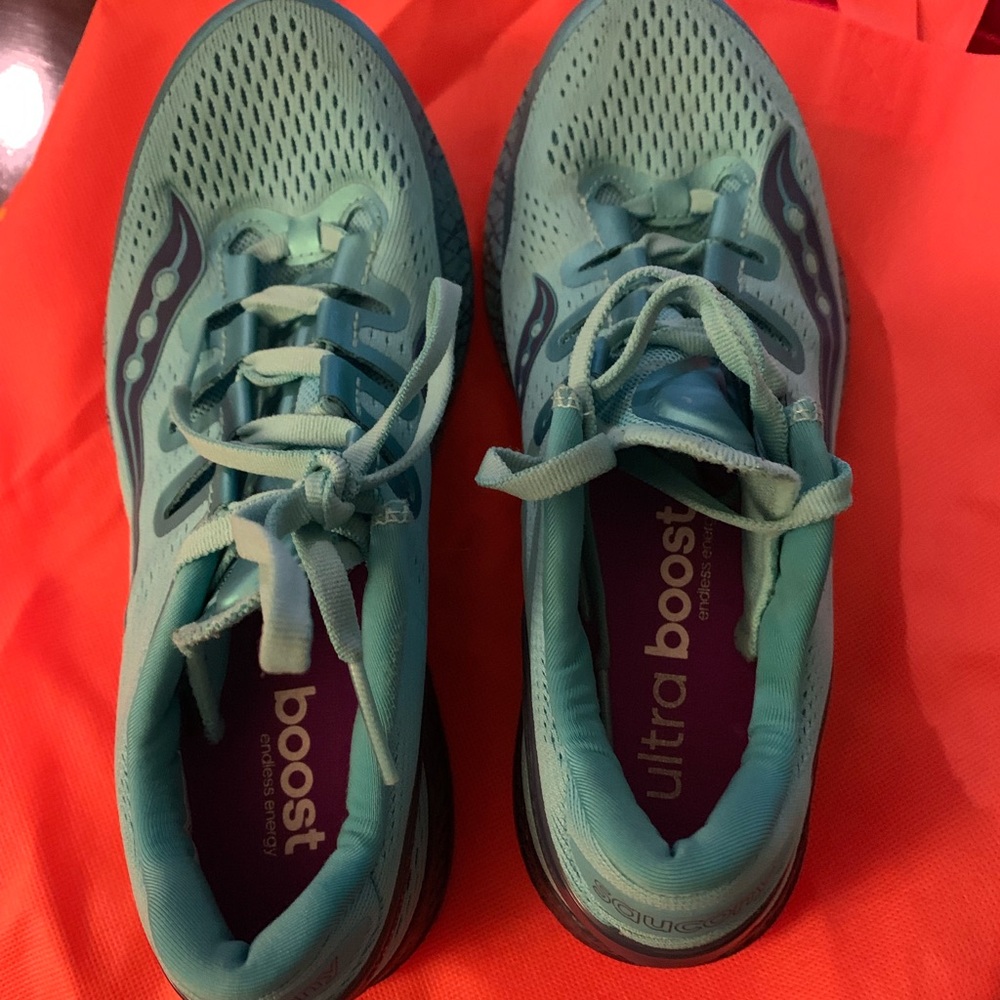 Saucony Freedom ISO running shoe - like new